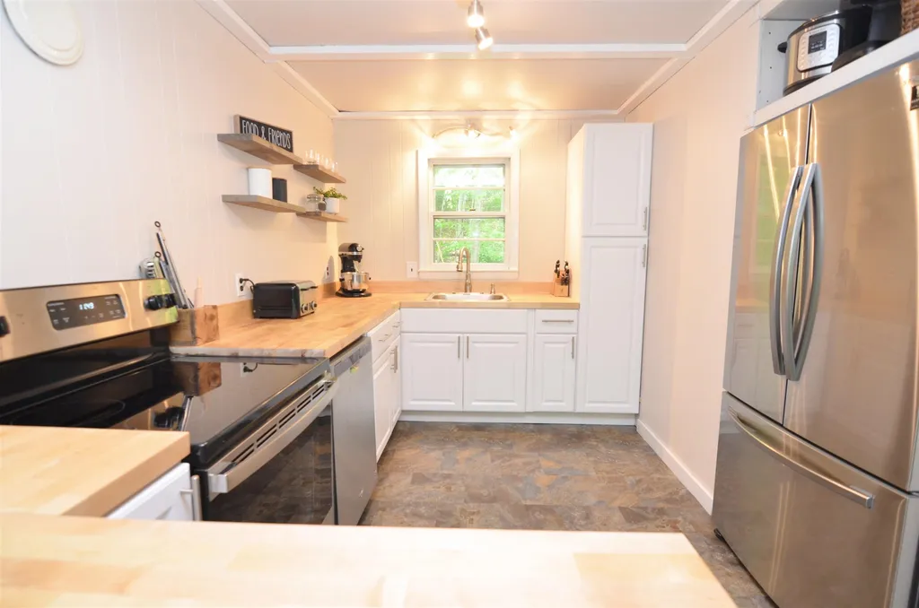 25 Hilltop Drive Newbury NH 03255