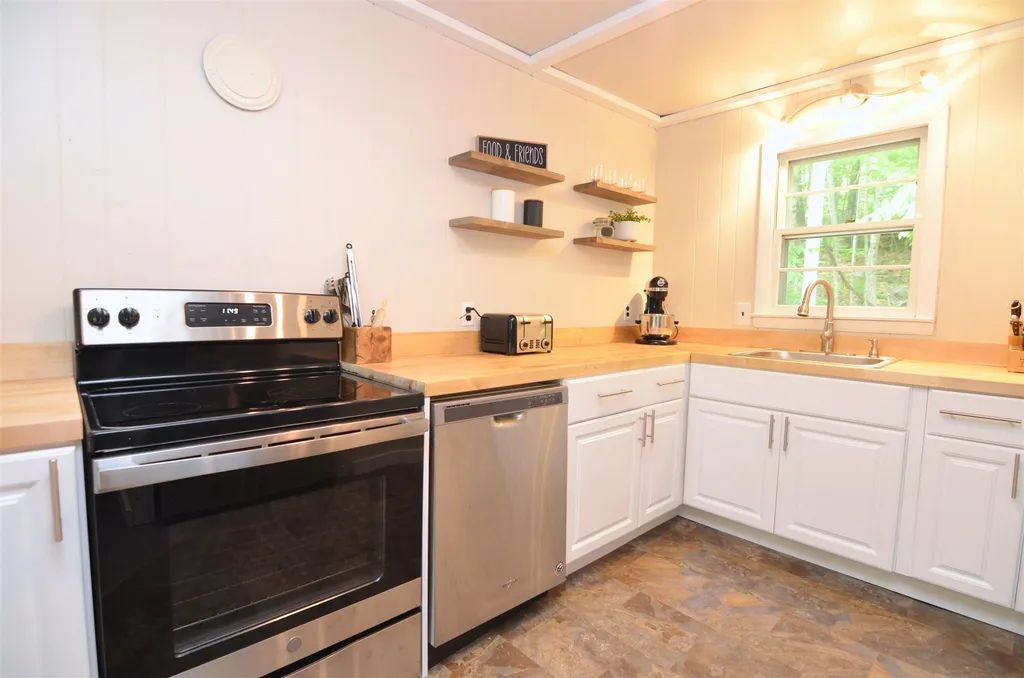 25 Hilltop Drive Newbury NH 03255