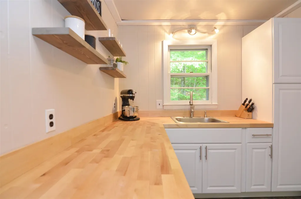 25 Hilltop Drive Newbury NH 03255