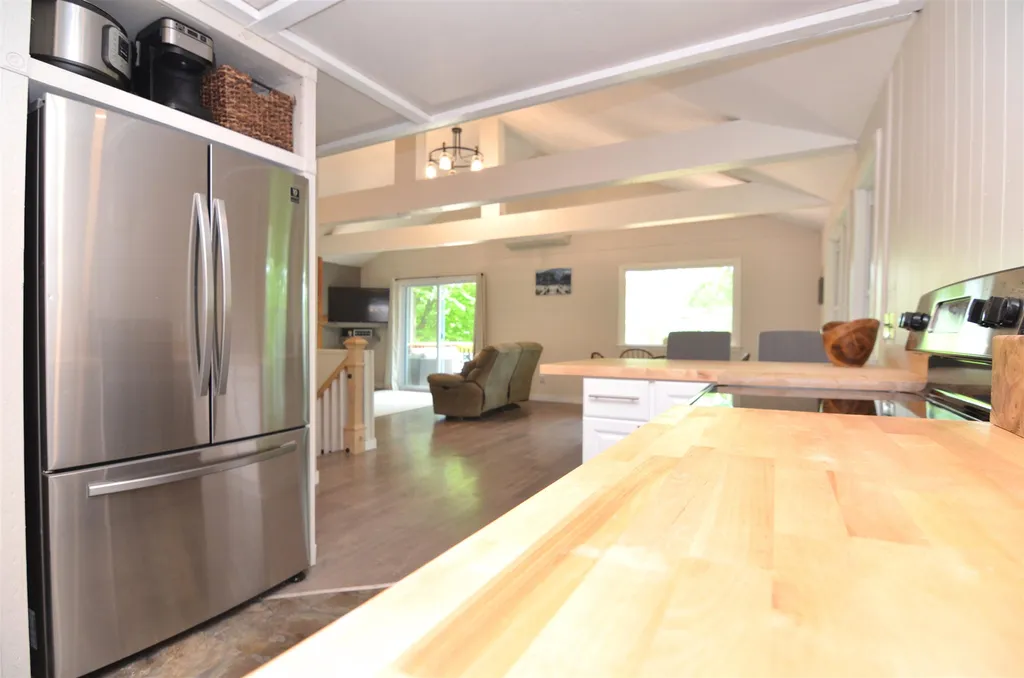 25 Hilltop Drive Newbury NH 03255