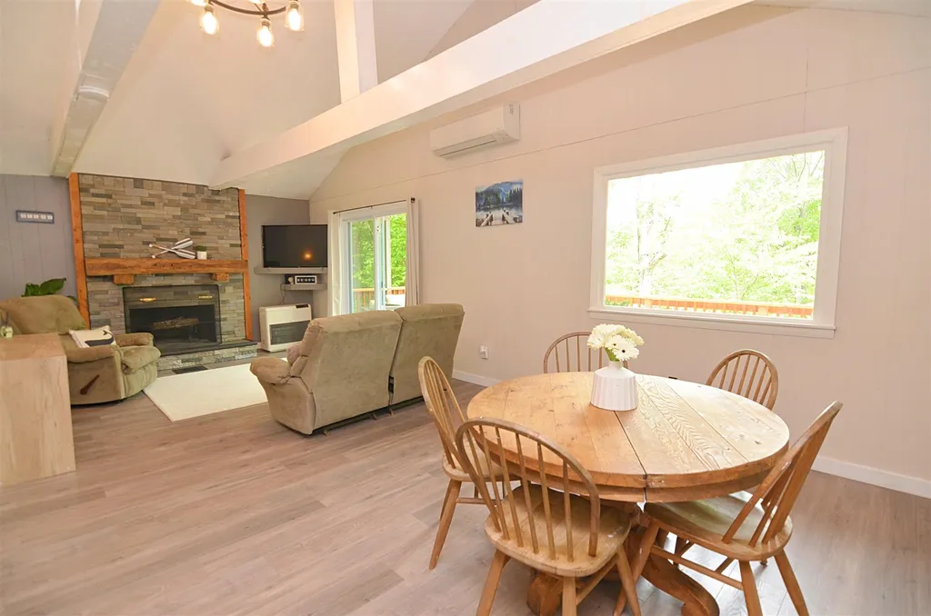 25 Hilltop Drive Newbury NH 03255