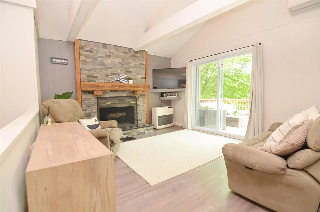 25 Hilltop Drive Newbury NH 03255