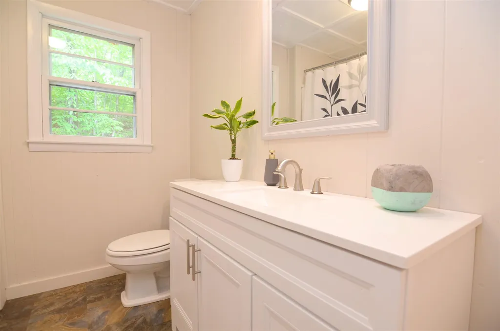 25 Hilltop Drive Newbury NH 03255