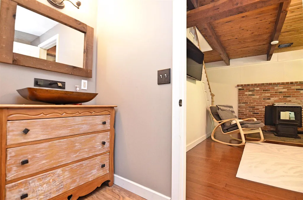25 Hilltop Drive Newbury NH 03255