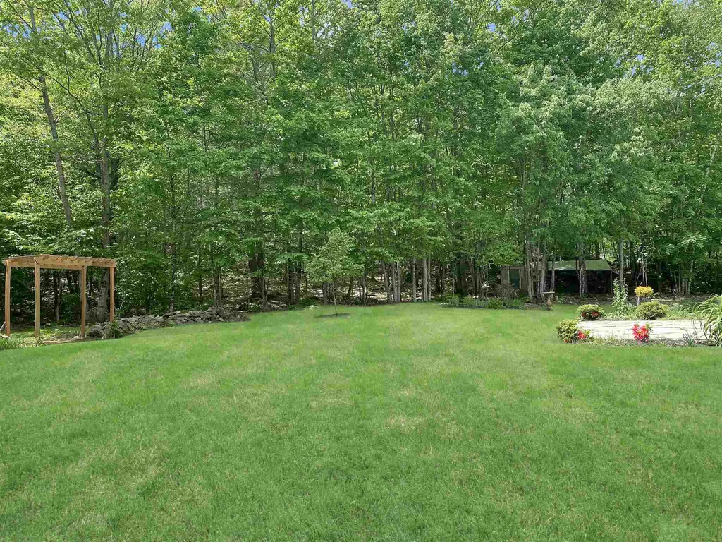 1621 River Road Weare NH 03281