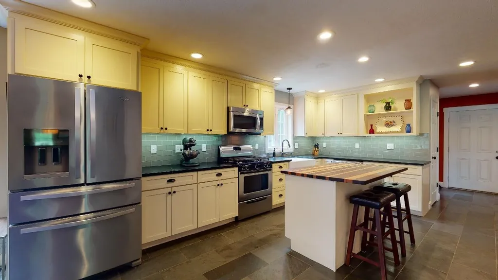 1621 River Road Weare NH 03281
