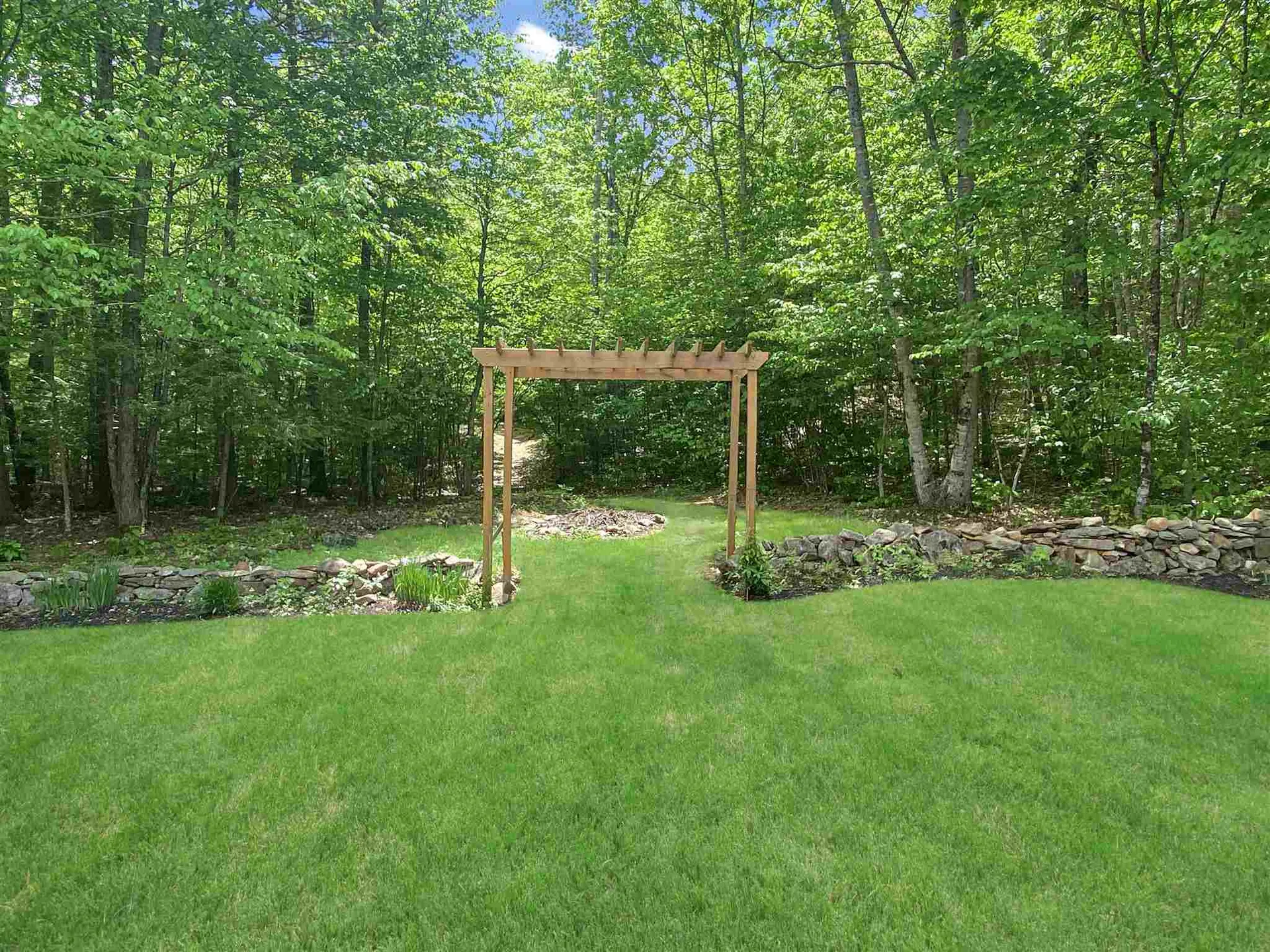 1621 River Road Weare NH 03281