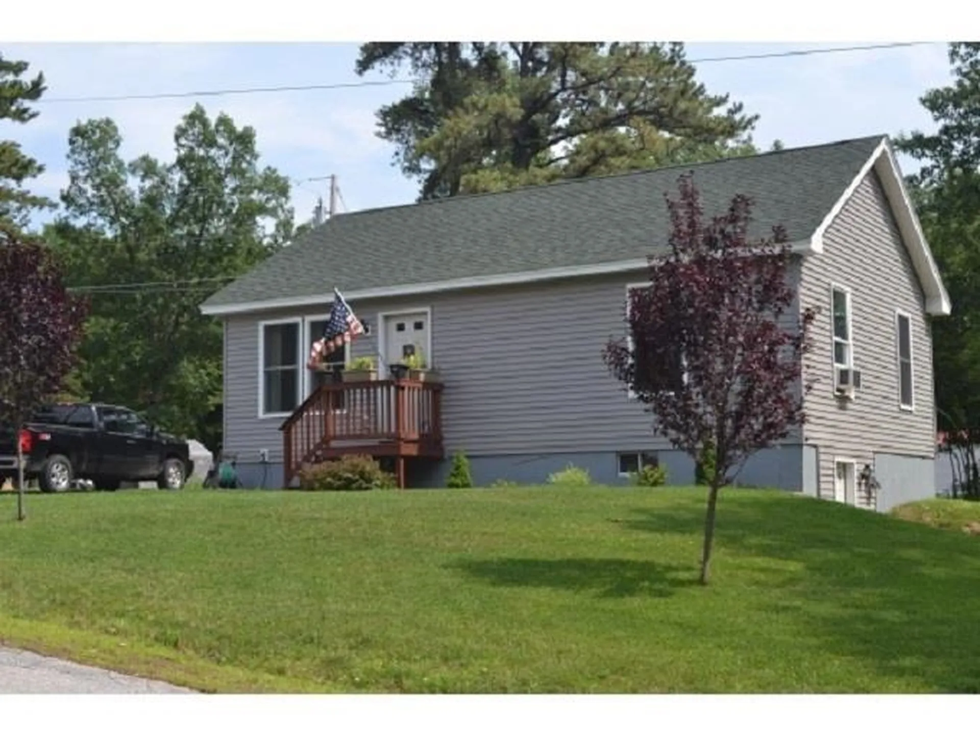 28 Lisa Avenue Raymond NH 03077