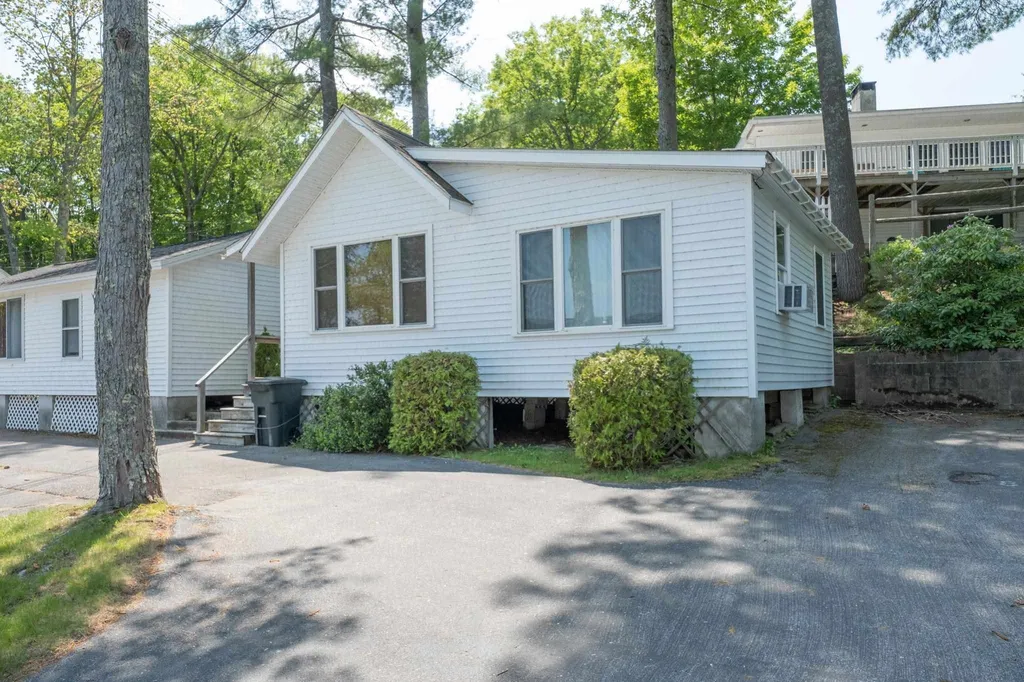 161 Dockham Shore Road Gilford NH 03249