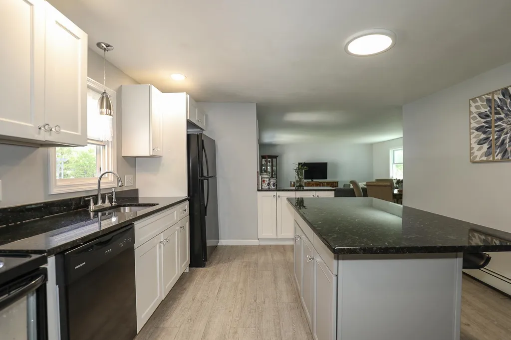41 Melendy Road Hudson NH 03051
