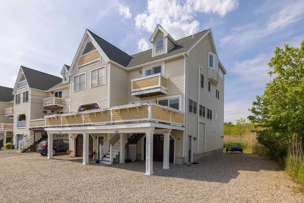 556 High Street Hampton NH 03842