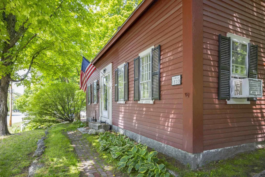 18 Old Warner Road Bradford NH 03221