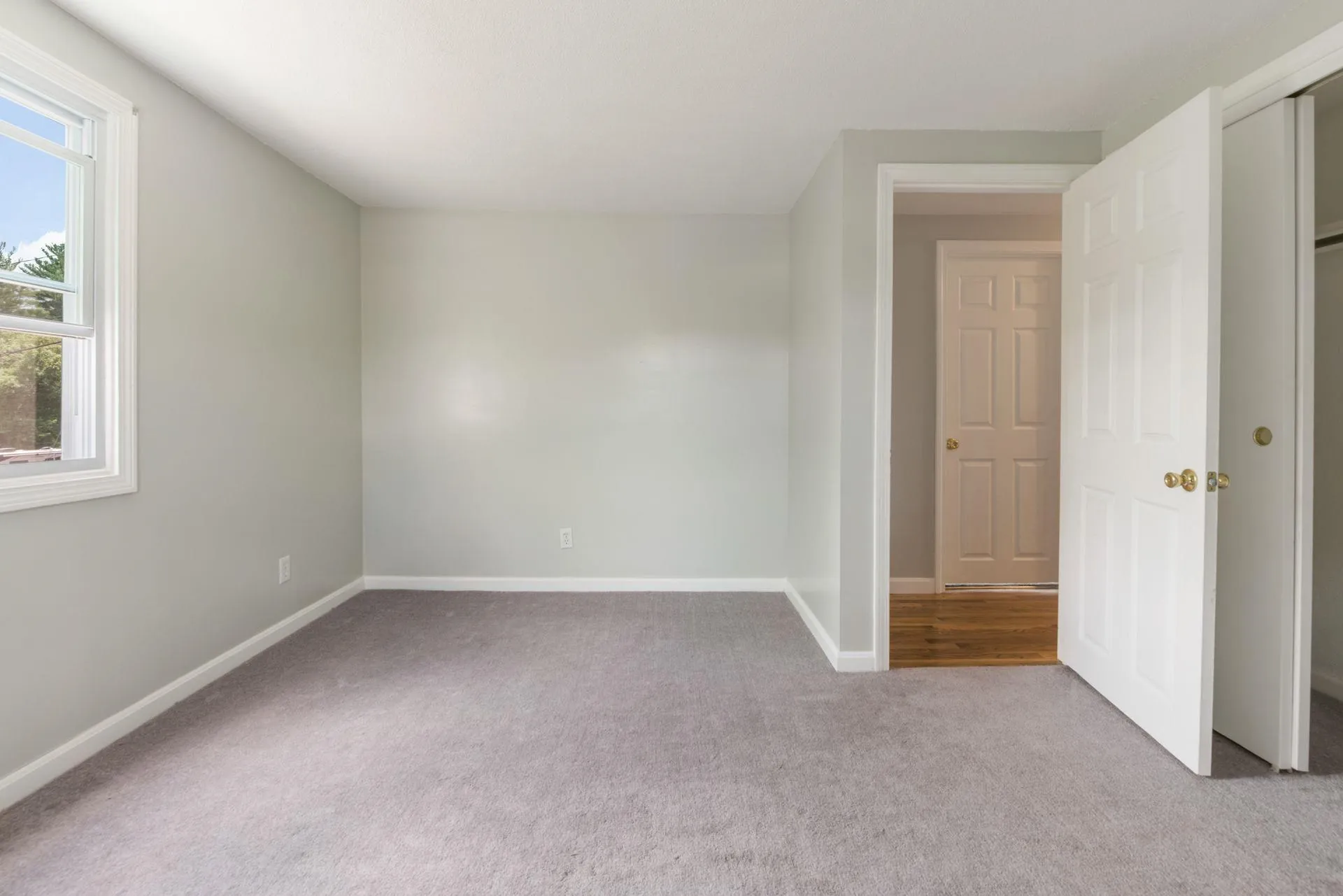 8 Charbonneau Street Hudson NH 03051