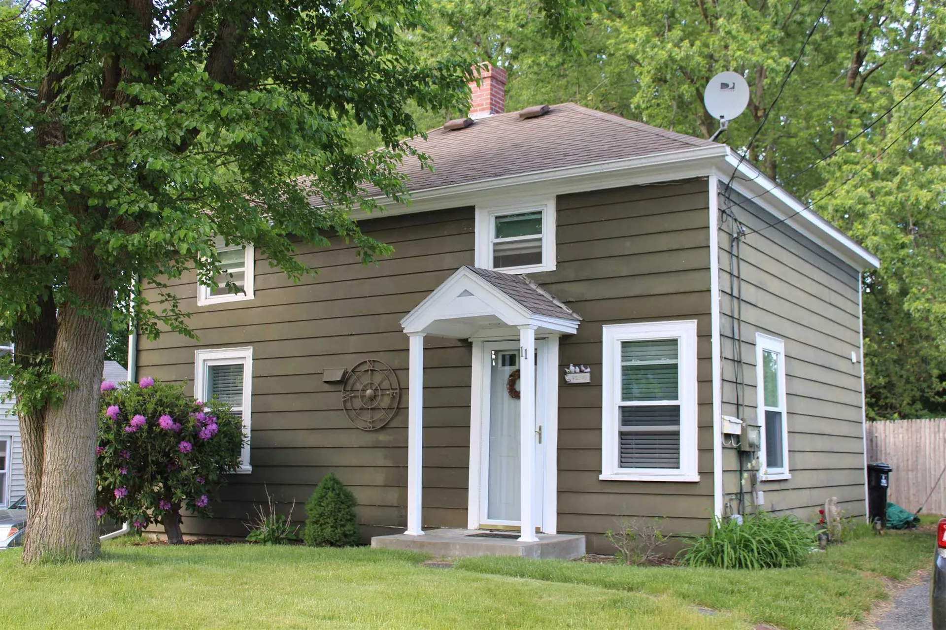 11 Oak Avenue Hudson NH 03051