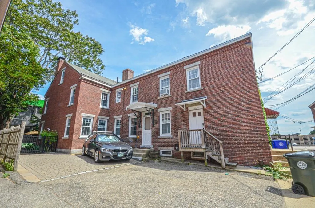 79 Pleasant Street Manchester NH 03101