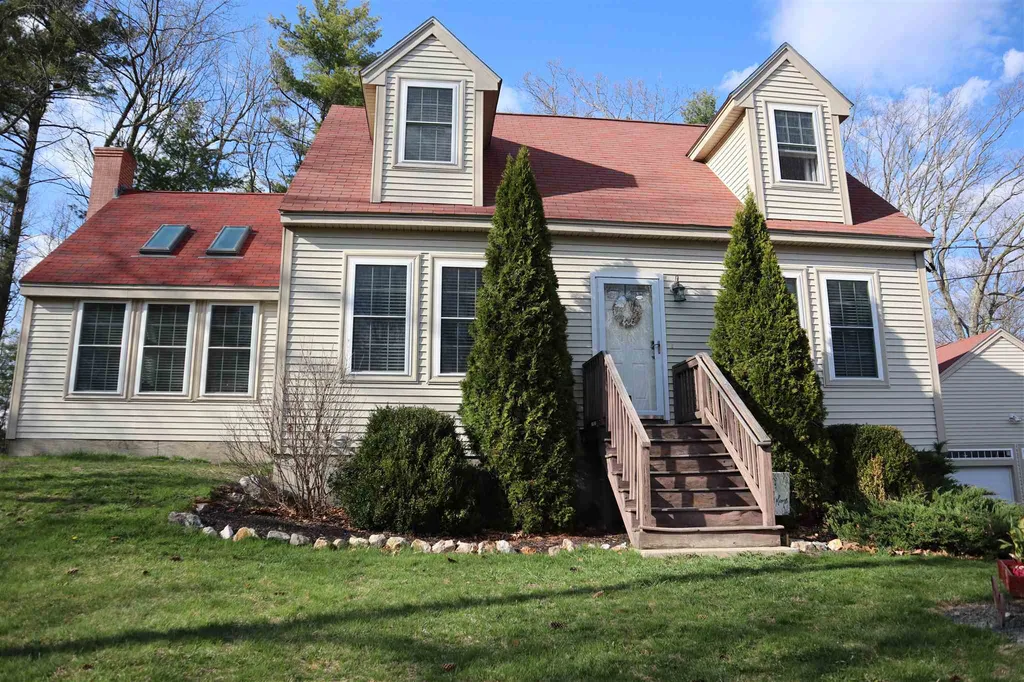 5 Susan Circle Raymond NH 03077