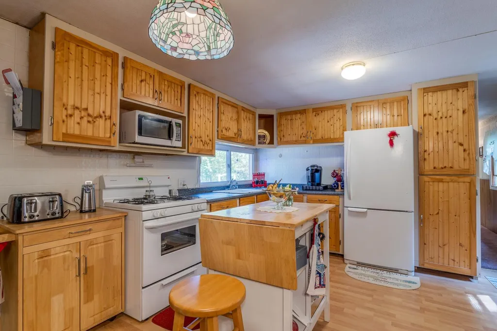19 Riverside Drive Raymond NH 03077