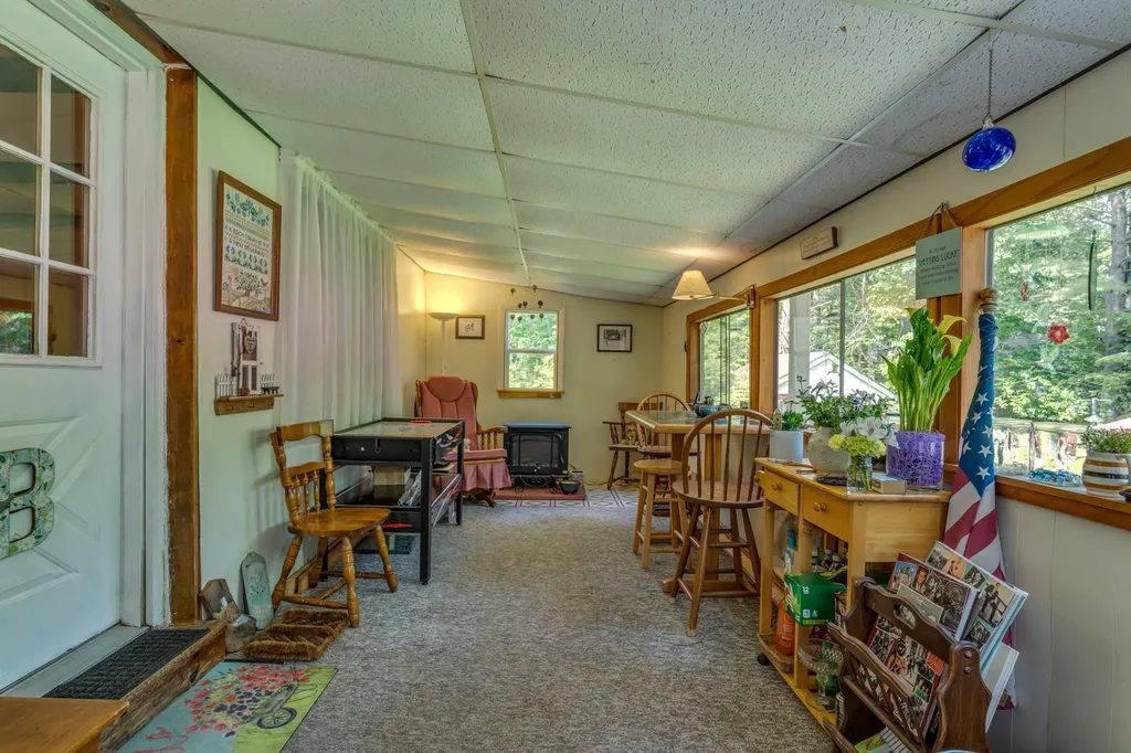 19 Riverside Drive Raymond NH 03077