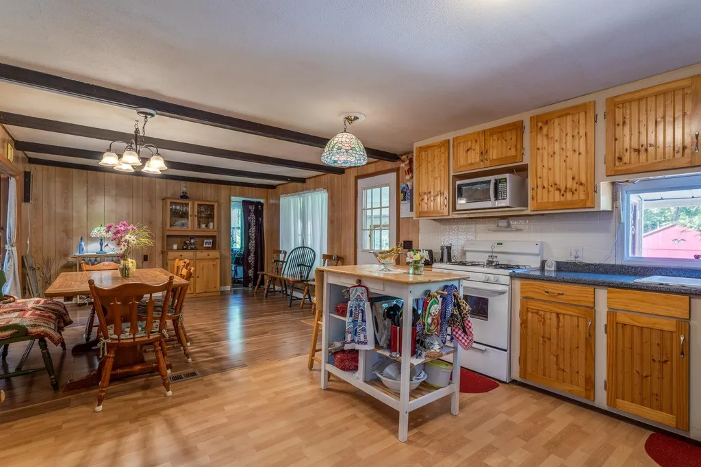 19 Riverside Drive Raymond NH 03077
