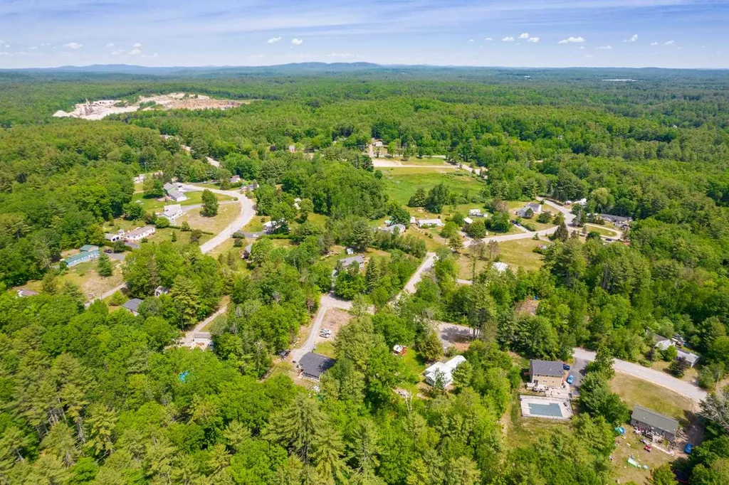 19 Riverside Drive Raymond NH 03077