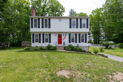 17 Lancaster Drive Londonderry NH 03053