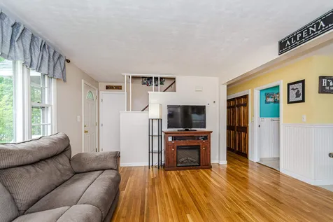 66 Ridge Road Nashua NH 03062