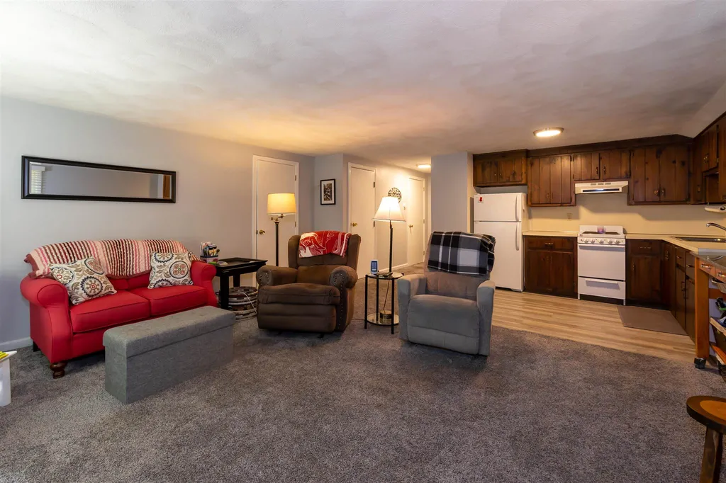 64 Mammoth Road Londonderry NH 03053