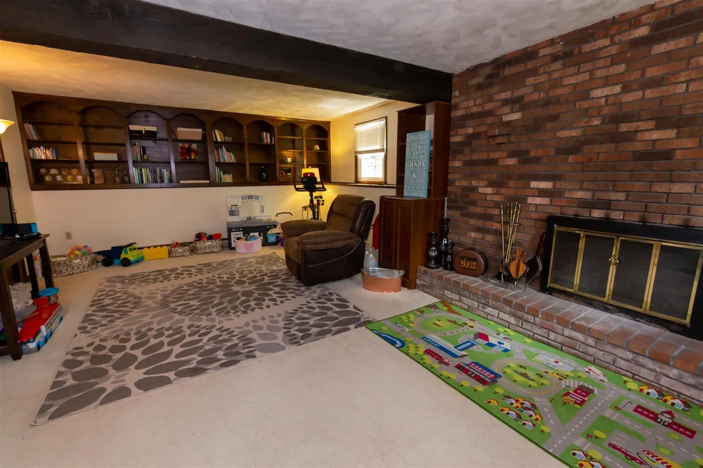 64 Mammoth Road Londonderry NH 03053