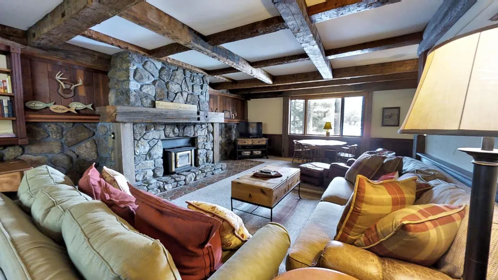 31 Varney Point Road Right Gilford NH 03249
