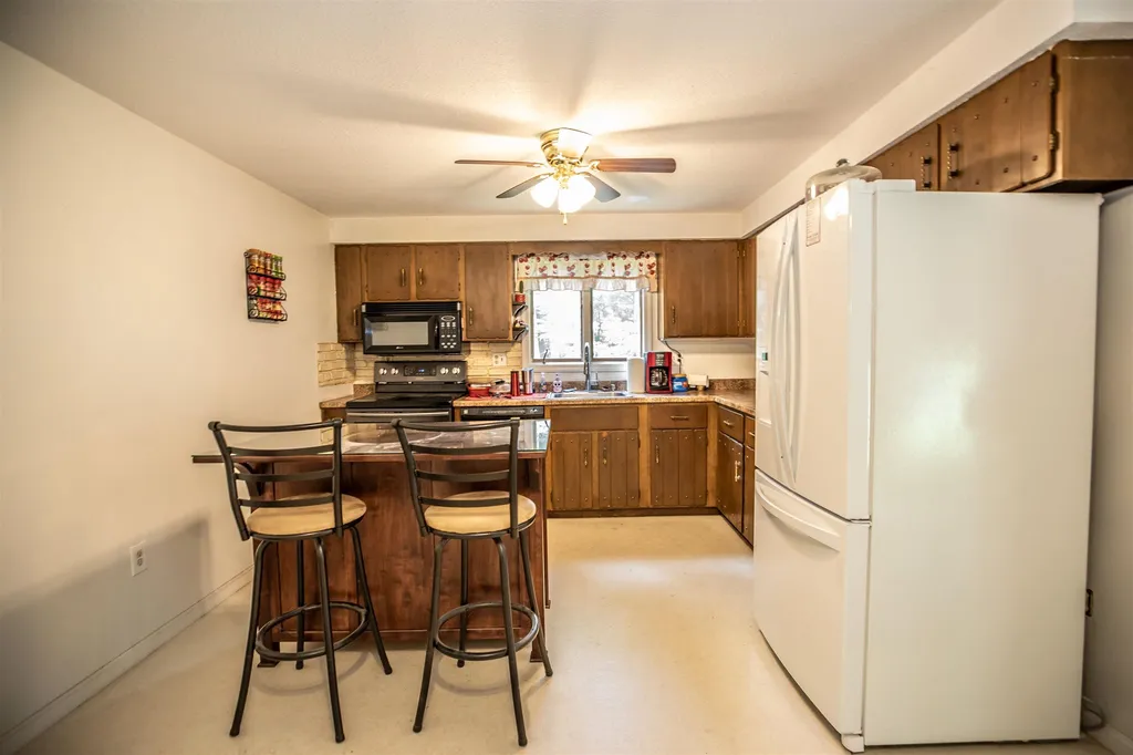 6 Whispering Pines Lane Merrimack NH 03054