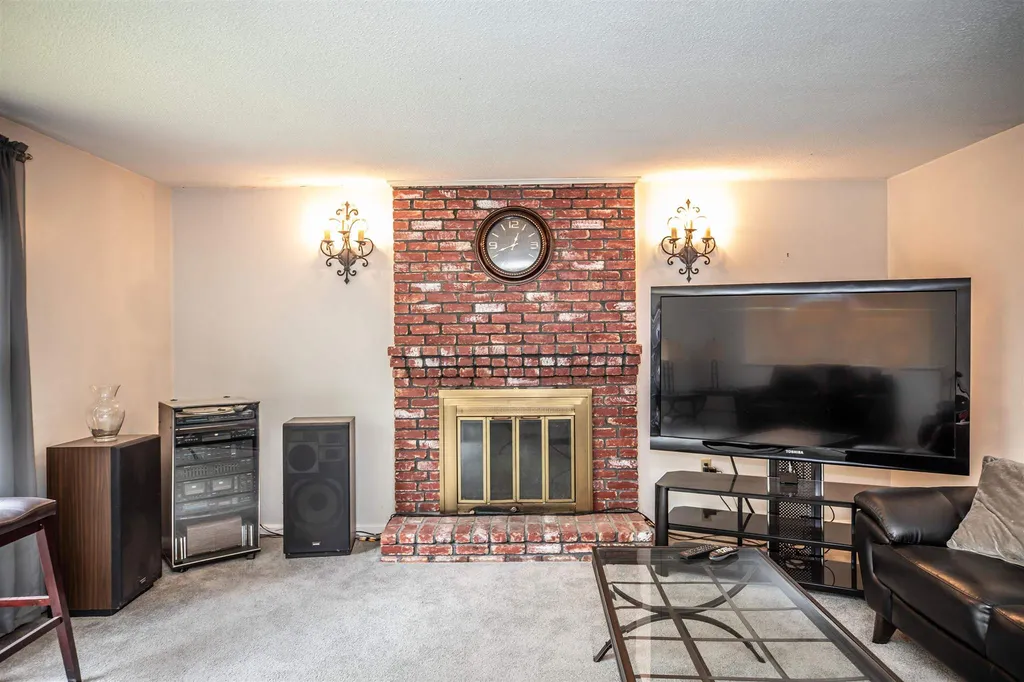 6 Whispering Pines Lane Merrimack NH 03054