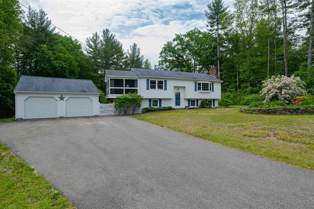 11 Masquah Drive Litchfield NH 03052