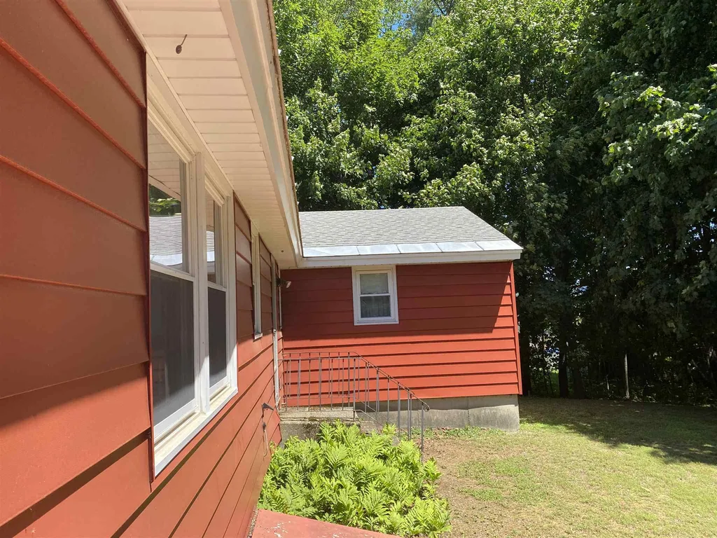 2 Whitcomb Lane Claremont NH 03743