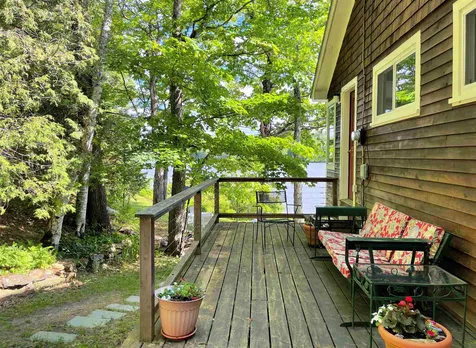 515 The Lane Peacham VT 05862