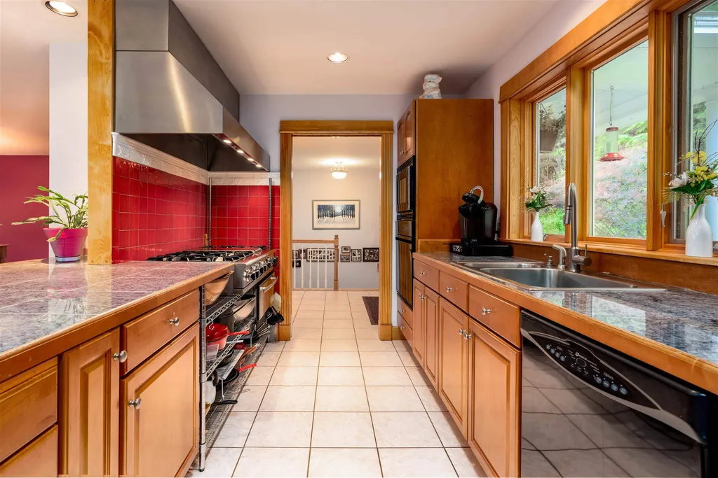 195 North Pinnacle Ridge Road Waterbury VT 05676