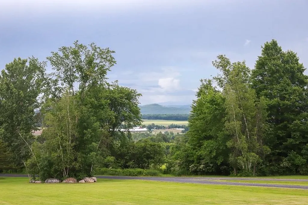 160 Legend Lane New Haven VT 05472