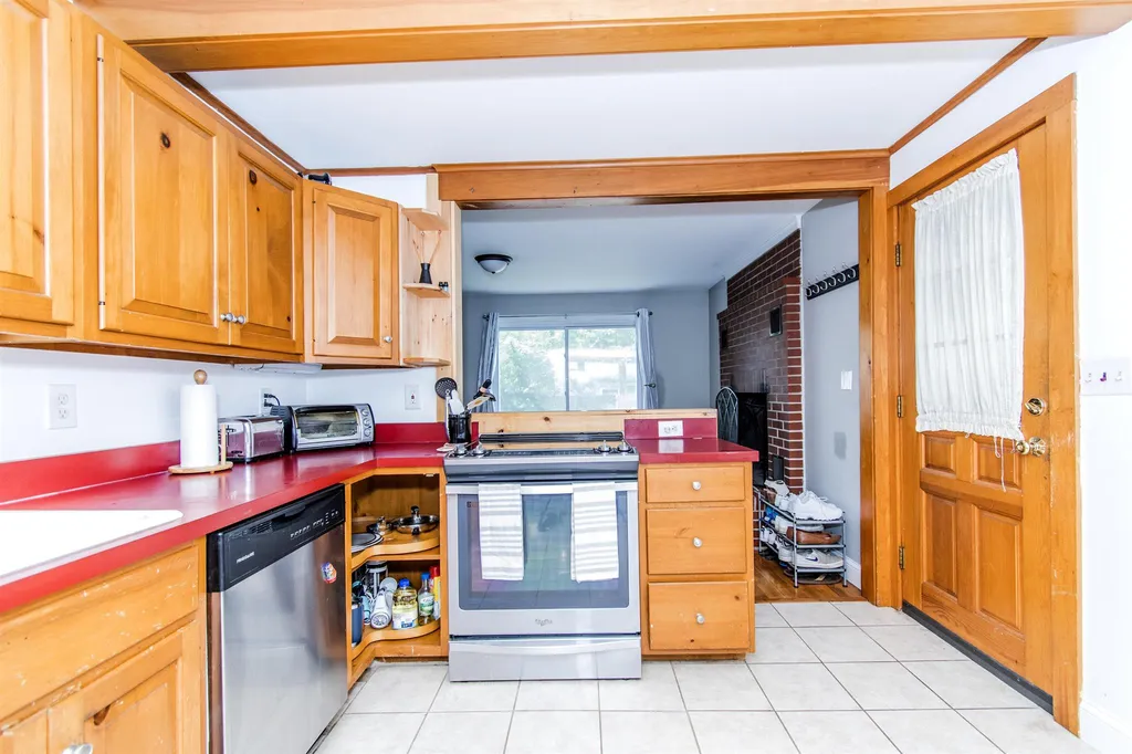 19 Cole Street Kittery ME 03904