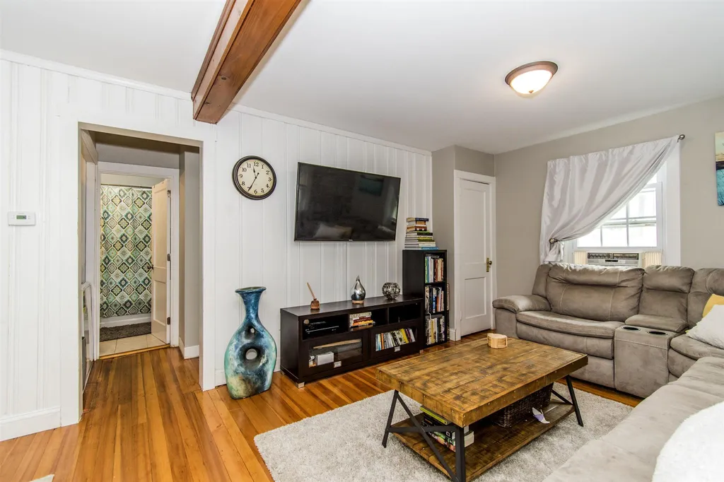 19 Cole Street Kittery ME 03904