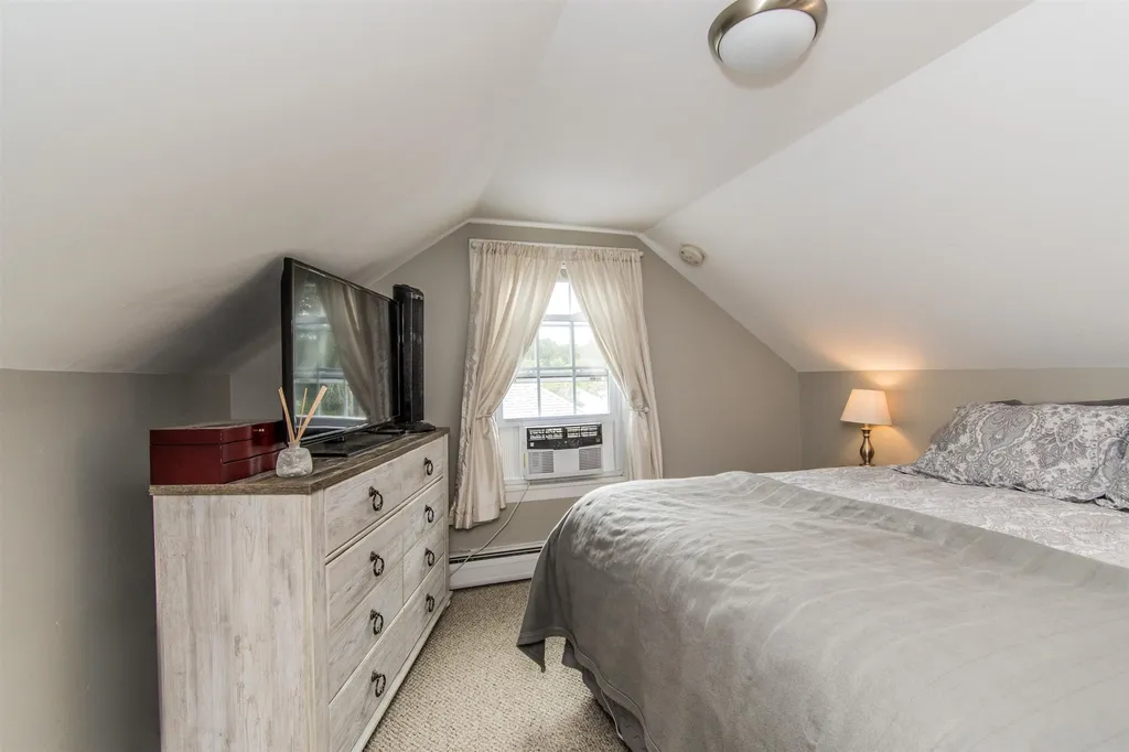 19 Cole Street Kittery ME 03904