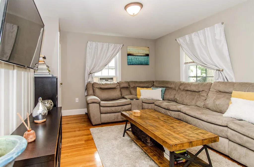 19 Cole Street Kittery ME 03904