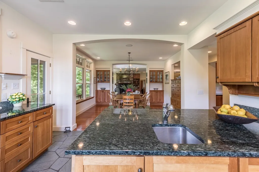 989 Moscow Road Stowe VT 05672