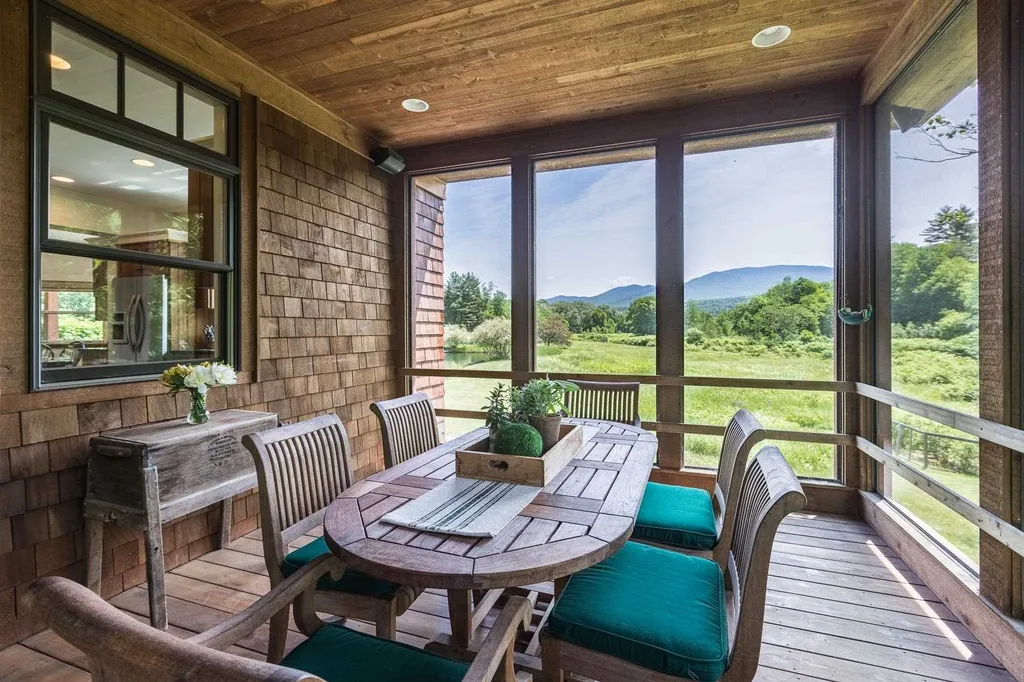 989 Moscow Road Stowe VT 05672