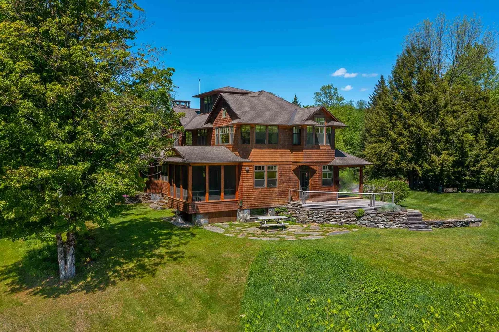 989 Moscow Road Stowe VT 05672