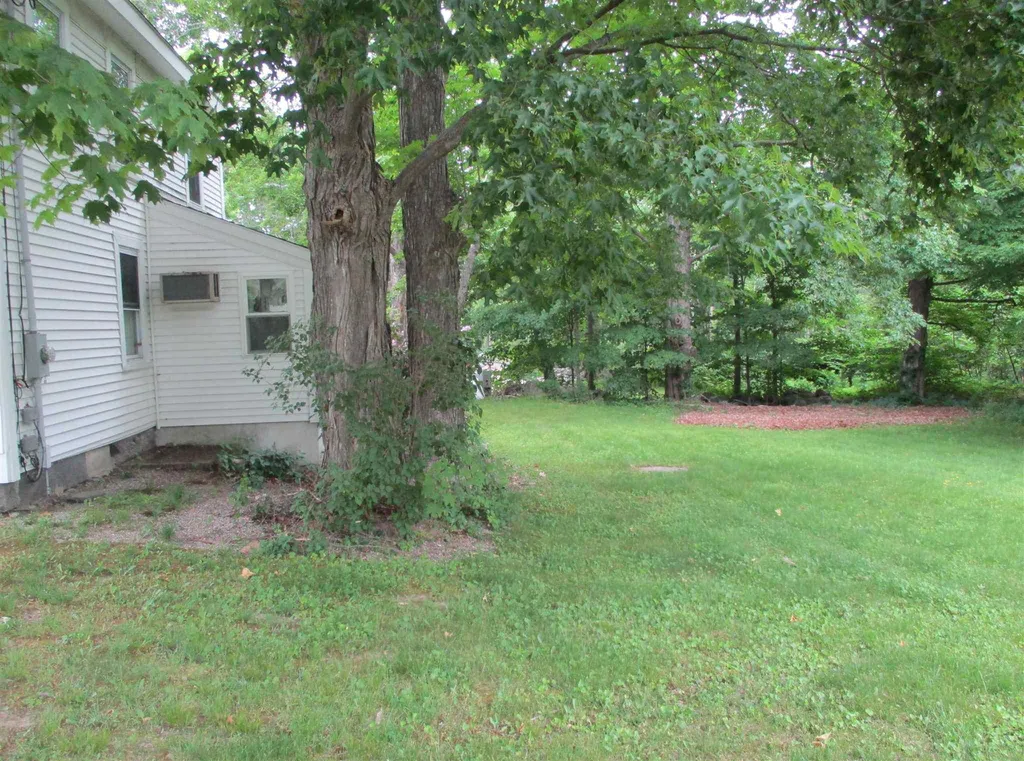 3 Weare Road Hampton Falls NH 03844-2201