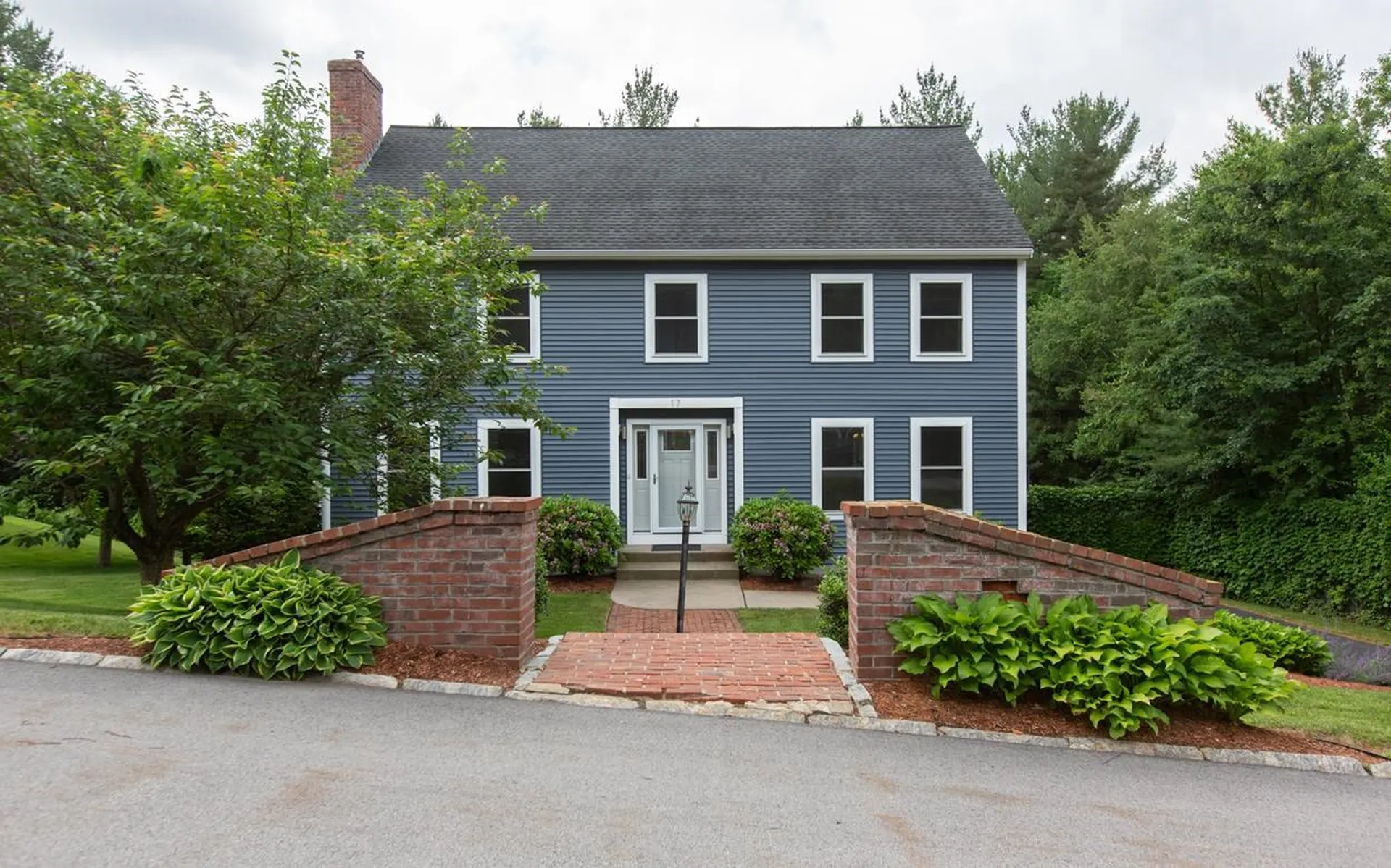 17 Whitman Road Nashua NH 03062-2454