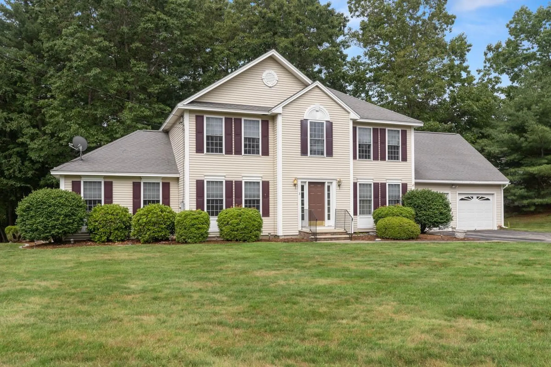 3 Mystic Court Nashua NH 03062-1037