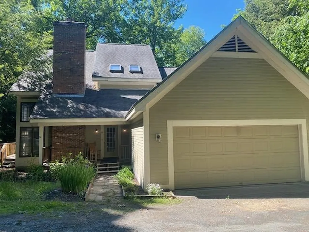 68 Chittenden Way Hartford VT 05059