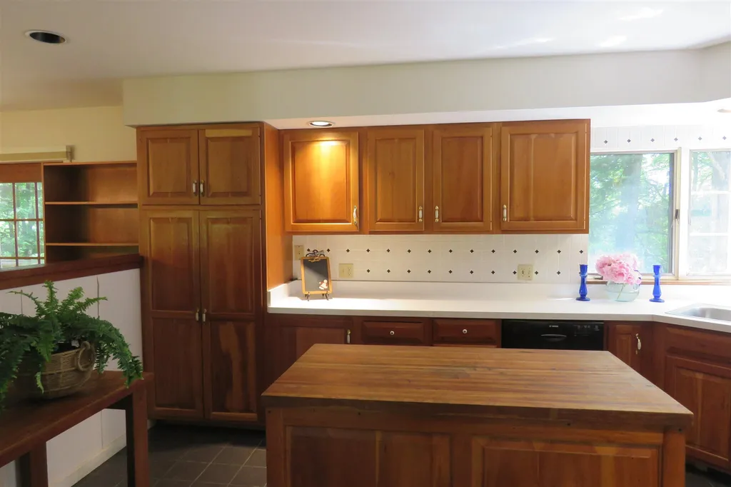 68 Chittenden Way Hartford VT 05059