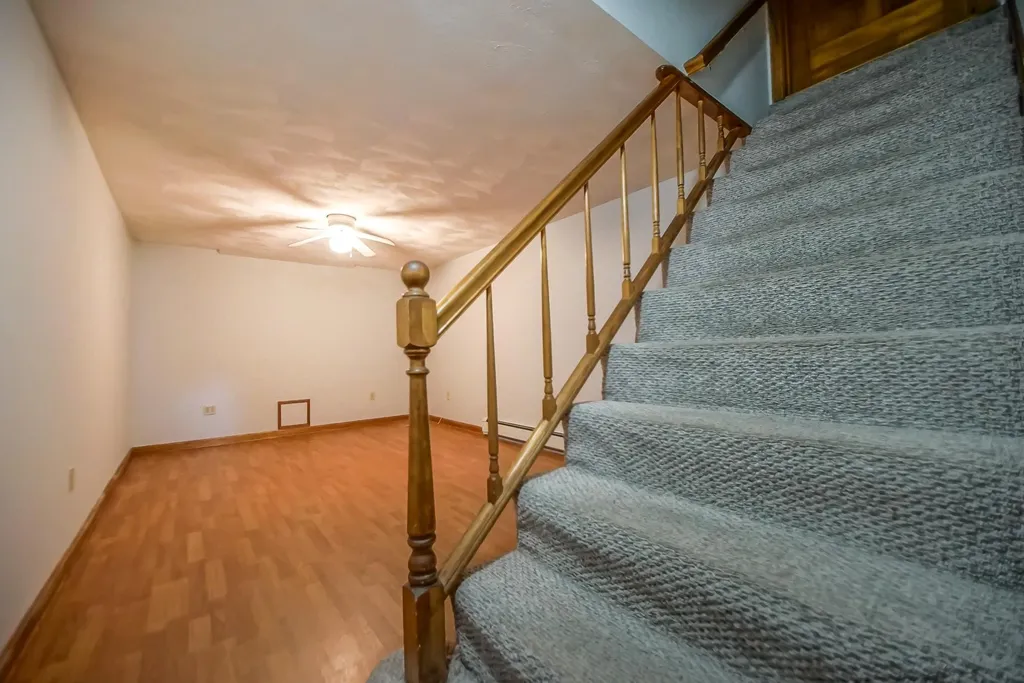 3 Paula Avenue Londonderry NH 03053-3186