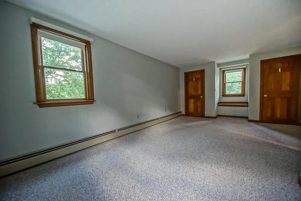 3 Paula Avenue Londonderry NH 03053-3186